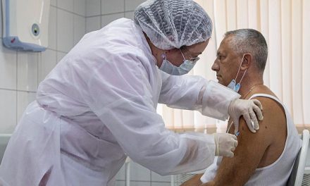 Oroszországban megkezdődött a koronavírus-védőoltás beadása