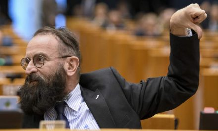 Szájer József kilépett a Fideszből
