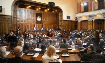 Kis híján összeverekedett a hatalom az ellenzékkel a szerb parlamentben