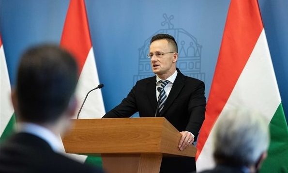 Szijjártó: Magyarország nagy mennyiségben vásárol orosz oltóanyagot