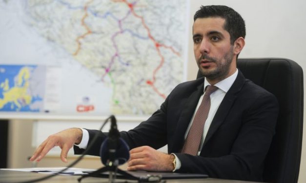 Momirović házi őrizetben marad