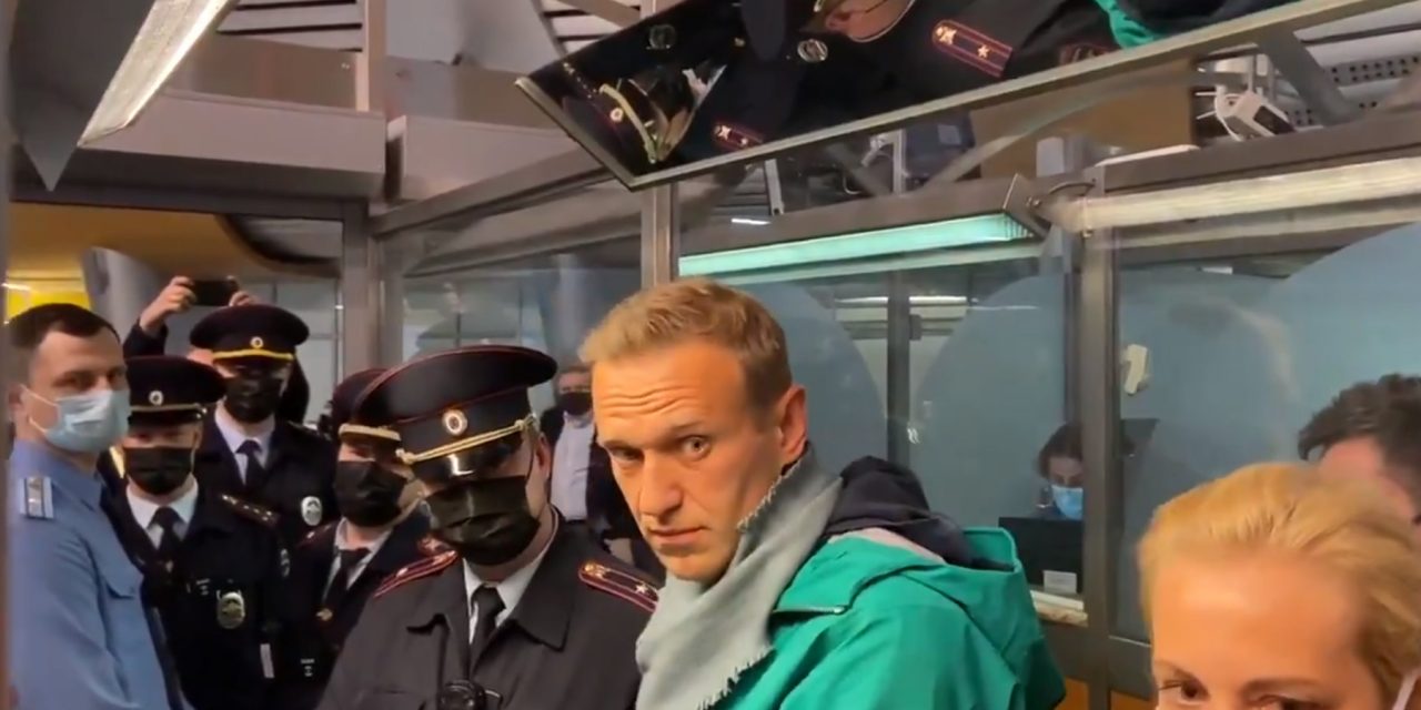 Letartóztatták a hazatérő Alekszej Navalnijt