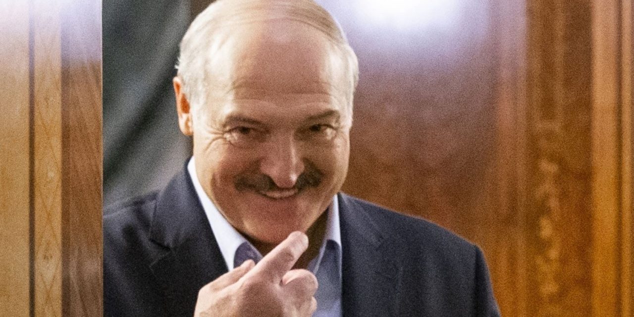Lukasenka: A harmadik világháború nukleáris lángjai már a horizonton lobognak