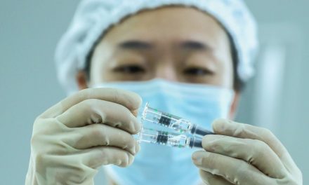A kínai vakcina legalább fél évig biztos védettséget ad