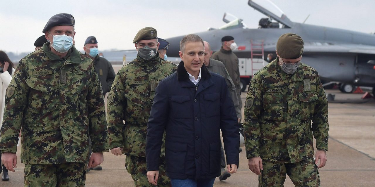 Stefanović: Fiatalok, iratkozzatok katonai iskolába!