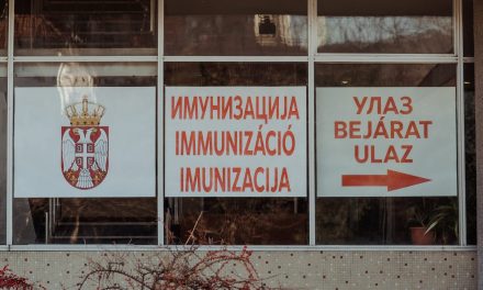 Szerbiában már a védőoltás negyedik adagjának szükségességét vizsgálják