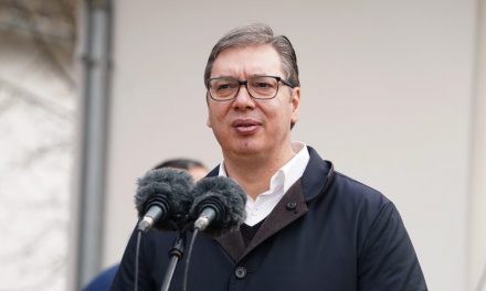 Vučić a kötelező sorkatonaságról: Még mérlegelünk