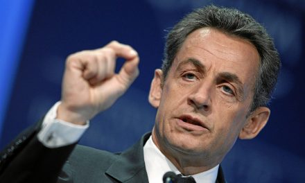 Szabadságvesztésre ítélték Nicolas Sarkozy volt francia államfőt