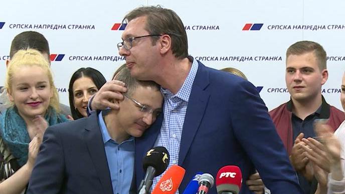 Stefanović: Hálás vagyok Vučićnak, amiért megemelte a hadsereg tagjainak fizetését