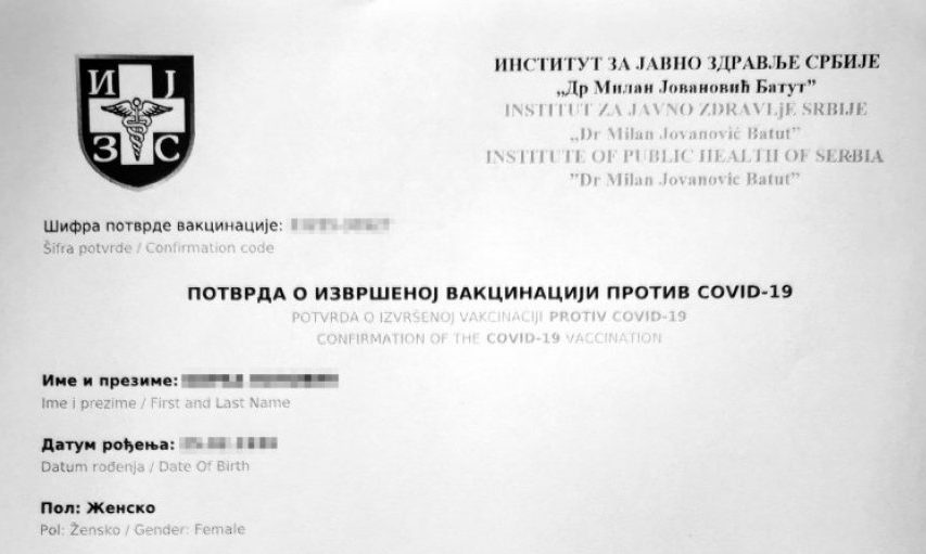 Hat hónap házi őrizetre ítélték a vakcinaigazolványt hamisító belgrádi férfit