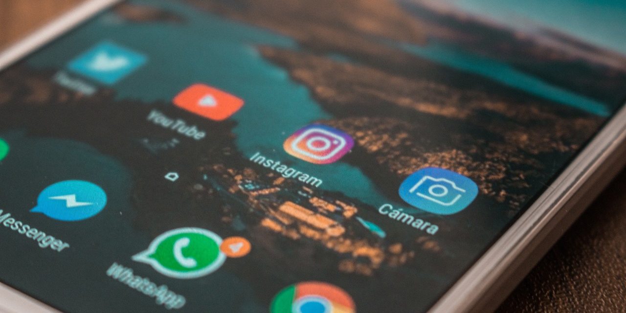 Összeomlott a WhatsApp, az Instagram és a Facebook