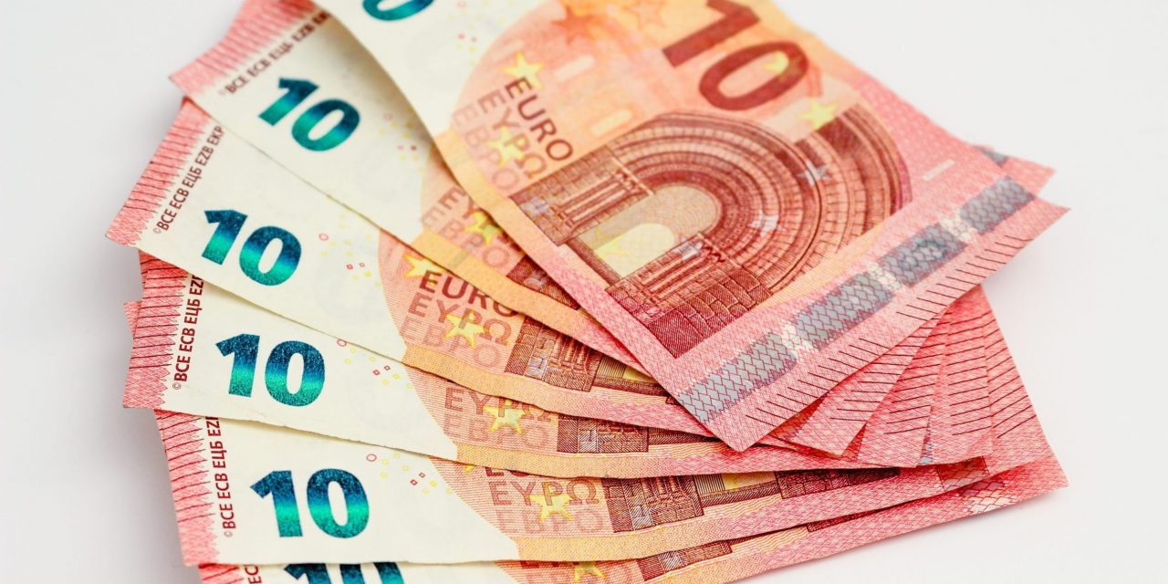 Csütörtökön kezdik utalni a harminc eurót