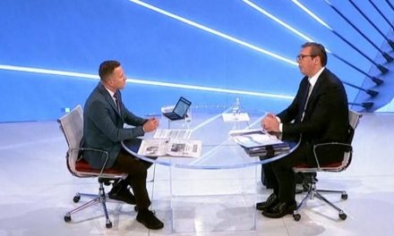 Négy hónap alatt ötvennyolc órát vendégszerepelt Aleksandar Vučić a televízióban