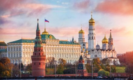 Brit sajtó: A Kreml magas rangú politikusa szerint pánik uralkodik Moszkvában