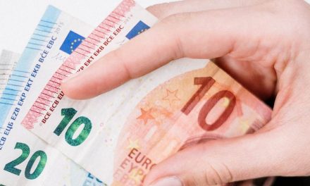 Szerdától utalja az állam a 30 eurós segélyt – Még most sem késő igényelni