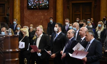 Lényegesen nőtt a szerb kormány minisztereinek fizetése