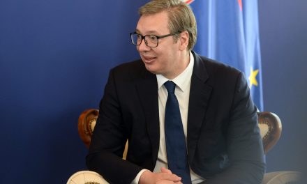 Vučić szerint a Nyugat falhoz akarja állítani Szerbiát