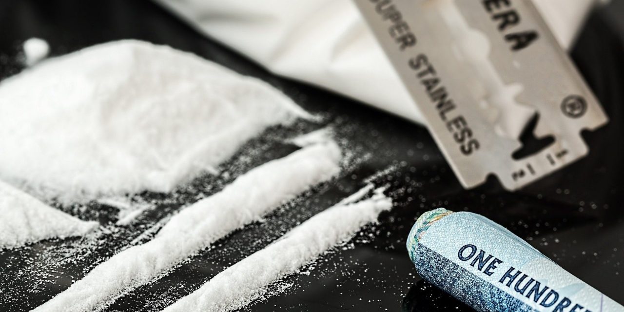 A bíró szabadlábra helyezte a kokaincsempészt, aki egyébként a komája