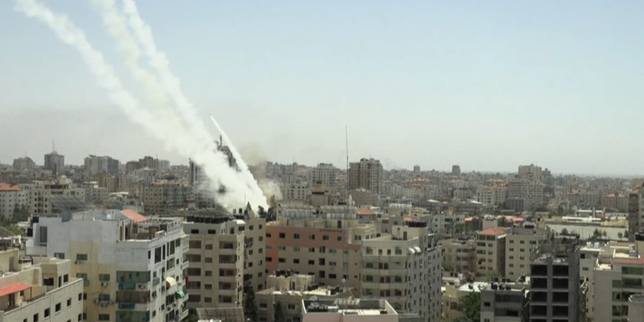 Rakétaesőt zúdított a Hamász Tel-Avivra