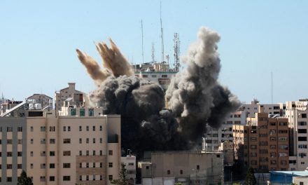 Az izraeli légierő felrobbantotta az Associated Press és az Al Jazeera épületét Gázában