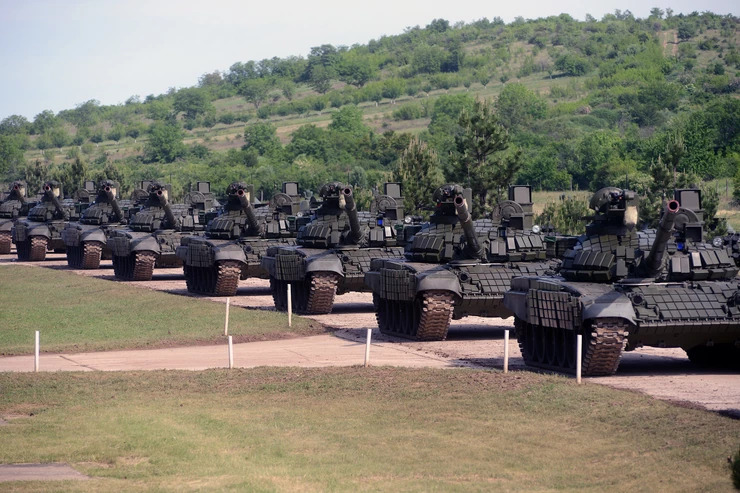 Szerbia tankokat és páncélozott járműveket kapott Oroszországtól
