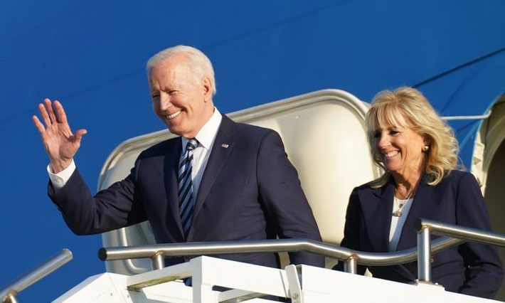 Joe Biden megérkezett Európába