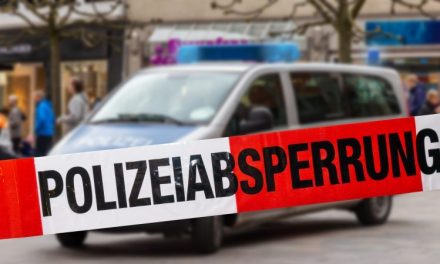 Két halottja és egy súlyos sebesültje van a keddi németországi késelésnek