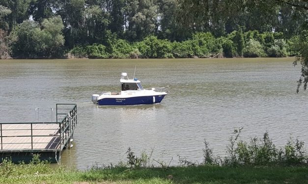 Vízen is járőrözik a rendőrség