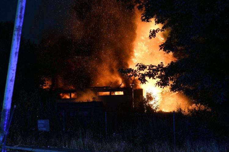 Tűz ütött ki a szerb fővárosban, sűrű füst gomolyog (Fotók)