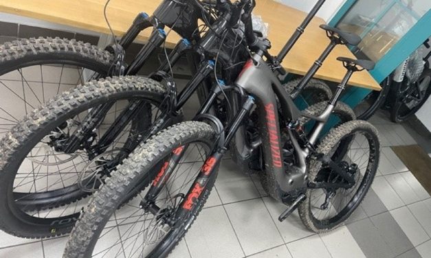 Lopott elektromos kerékpárokat csempészett (volna) Röszkénél