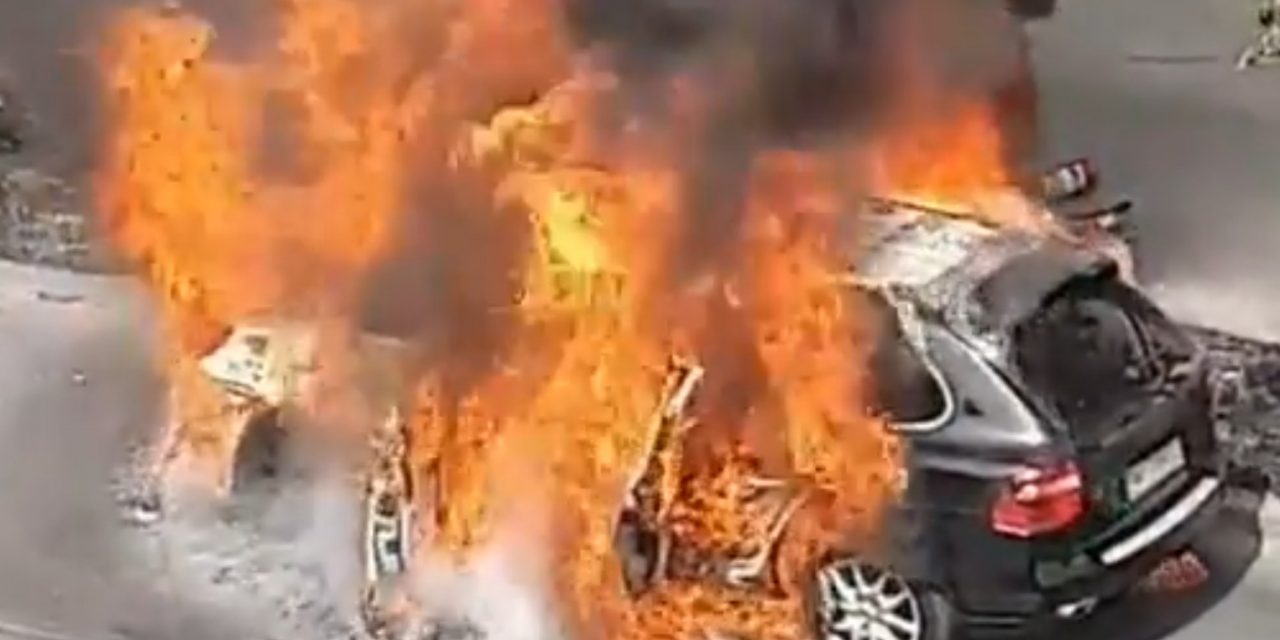 Újvidéken kiégett egy Porsche (Videó)
