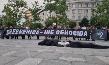 „Srebrencia – A népirtás neve”