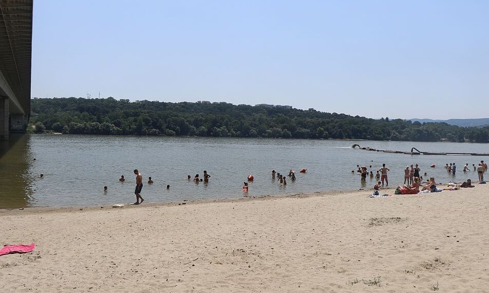 Rátámadt a vízimentőkre egy részeg újvidéki férfi