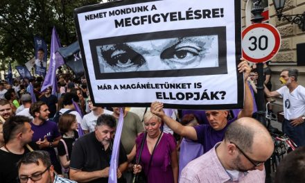 Tüntettek Budapesten a lehallgatási botrány miatt