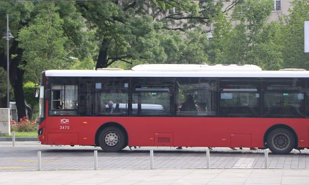 Városi busz gázolt halálra egy kislányt