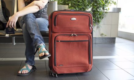 Bőröndbe bújtatva próbált átjuttatni a határon egy tinédzsert