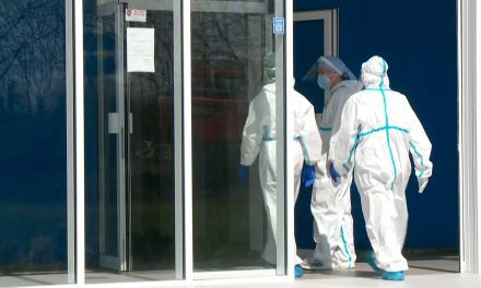 Szerbiában újabb 27 emberéletet vitt el a járvány