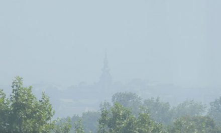 Füst fojtogatja Belgrádot, rendkívüli helyzet kihirdetését követelik