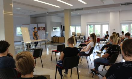 Elsőéves egyetemi hallgatóknak szervez szerb nyelvi felzárkóztató képzést az MNT