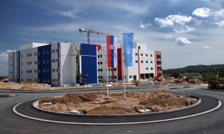Vučić: Emberéletek ezreit mentik majd meg az újvidéki covid-kórház orvosai (Videóval)
