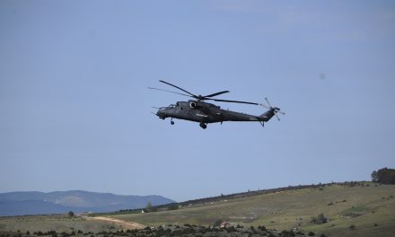 Szerb katonai helikopterek köröznek a koszovói határ mentén