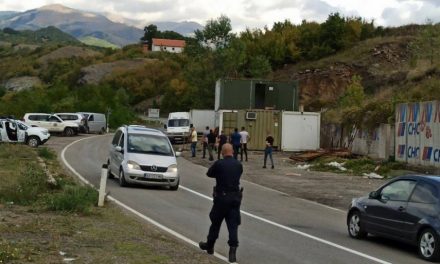 Provokációként élik meg a szerbek a koszovói rendszámtáblák cseréjét