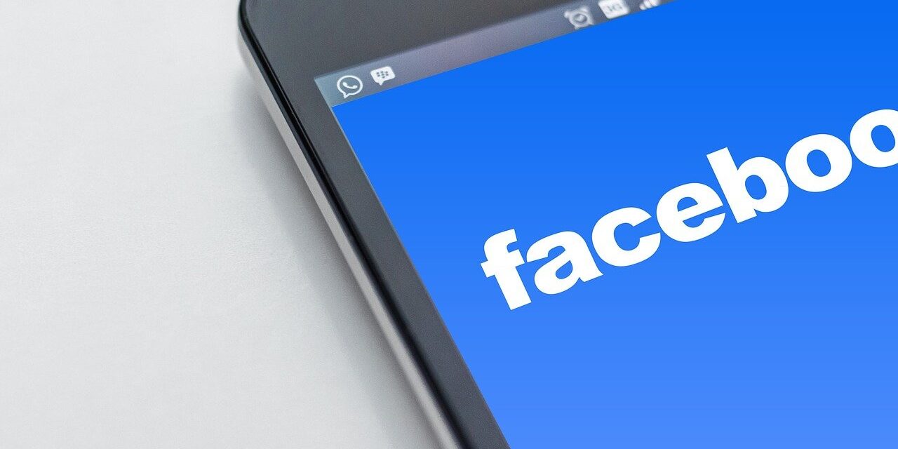 Oroszország letiltotta a Facebookot és a Twittert