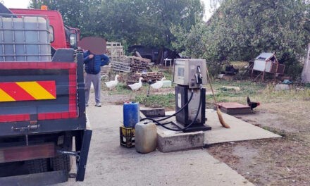 Engedély nélküli benzinkutat üzemeltetett egy zimonyi nyugdíjas (Fotók)