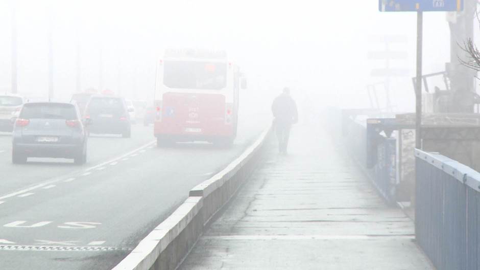 A szerbiai utak mindenütt járhatók, de a köd miatt óvatosan kell vezetni