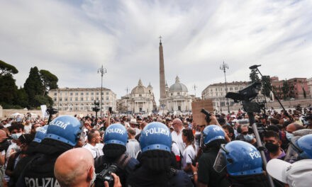 Járványügyi intézkedések miatt tüntettek Rómában