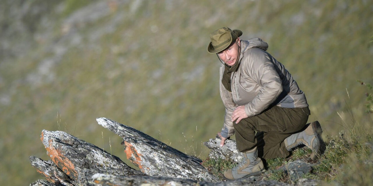 Putyin Boszniában gyártott cipőben túrázik