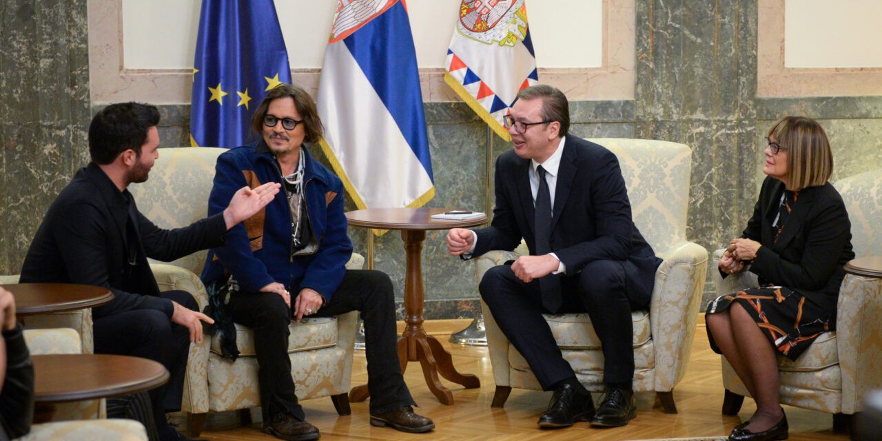 Johnny Depp felkereste Vučić elnököt (Fotó)