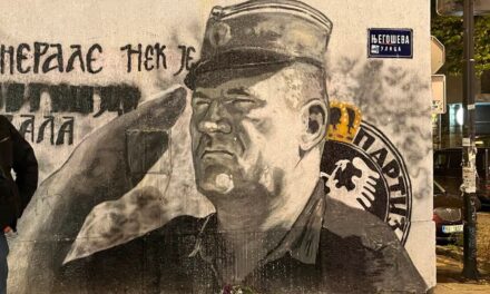 A Mladić-falfestmény eltávolítására szólították fel Szerbia vezetőit az európai jelentéstevők
