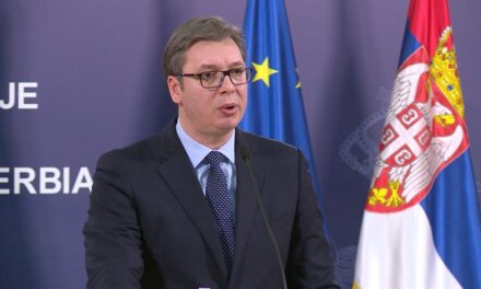 Vučić: Január 1-jétől 300 ezer dinár jár minden elsőszülött után